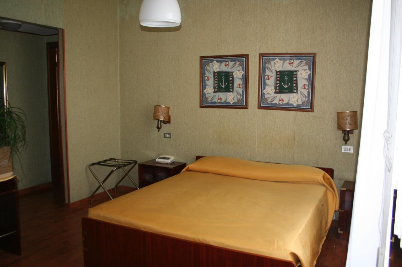 Hotel Rosalia 博尔迪盖拉 外观 照片