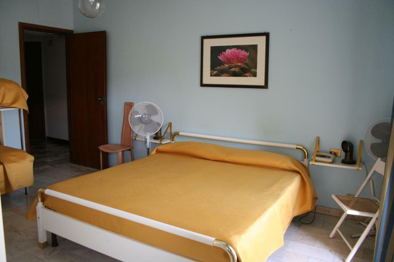 Hotel Rosalia 博尔迪盖拉 外观 照片