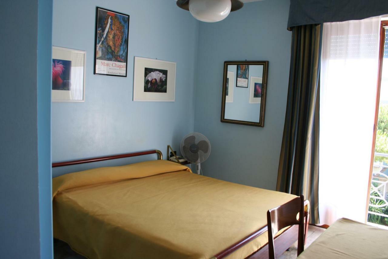 Hotel Rosalia 博尔迪盖拉 外观 照片