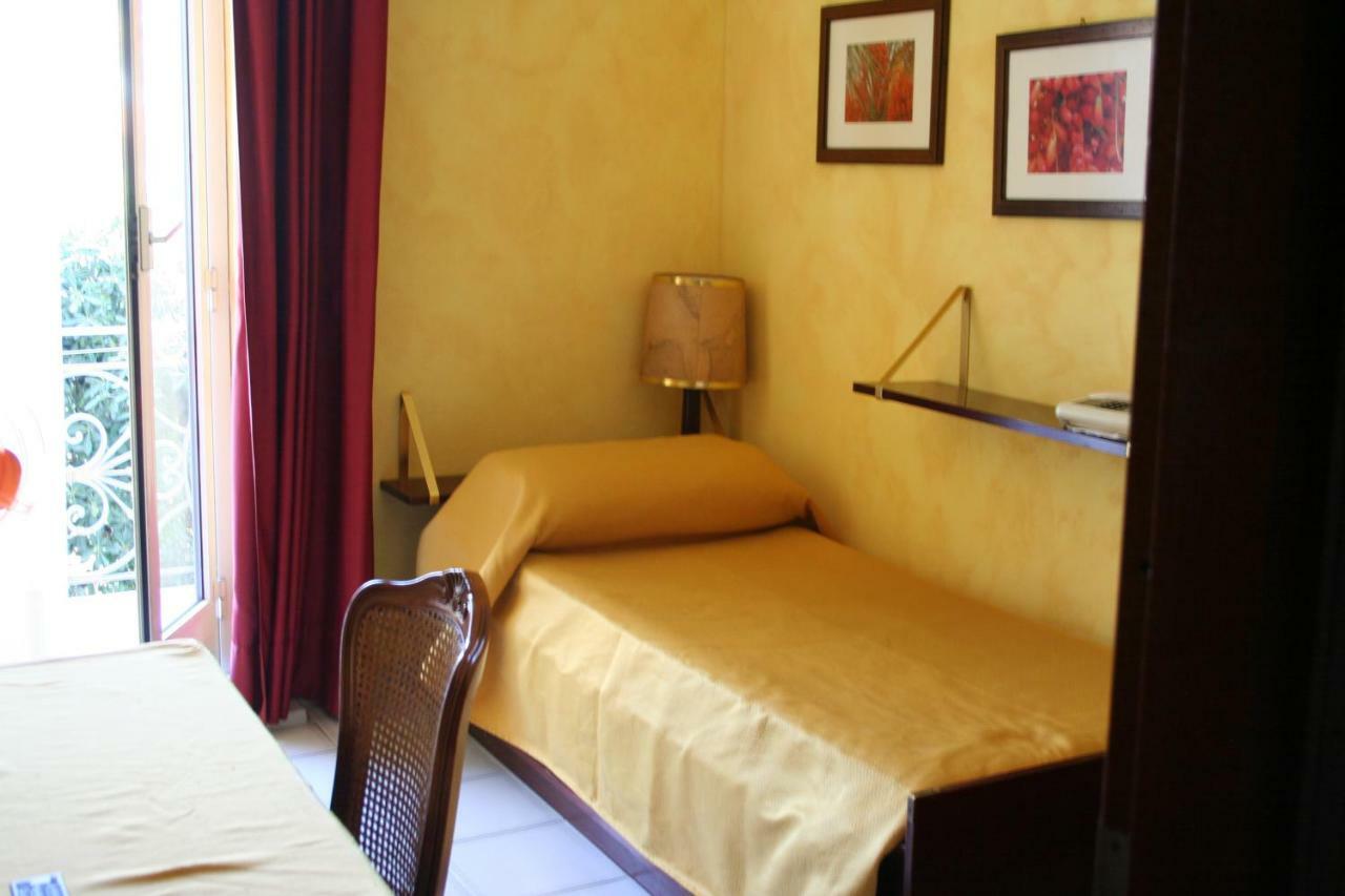 Hotel Rosalia 博尔迪盖拉 外观 照片